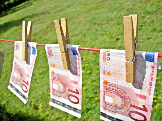 Geld aan een waslijn