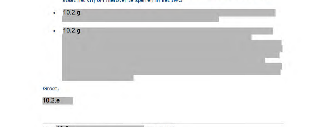 Afbeelding van een document met grijs gelakte tekst. De tekst zijn twee emails die nauwelijks leesbaar zijn door het weglakken.